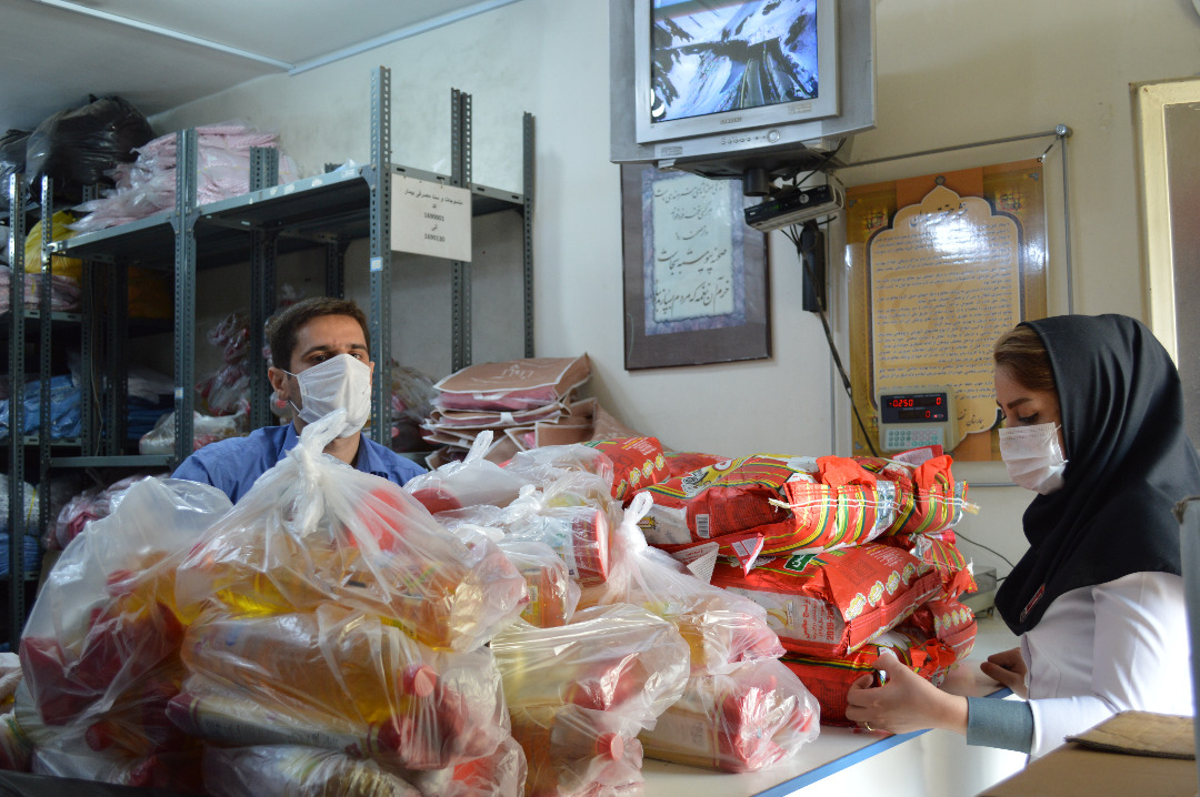 توزیع كالاي غذايي وي‍ژه ماه مبارک رمضان به  پرسنل بیمارستان آپادانا انجام پذیرفت